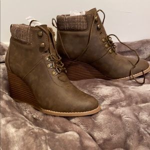 ‼️NWOT SALE ‼️Nautica Wedge Heel Booties